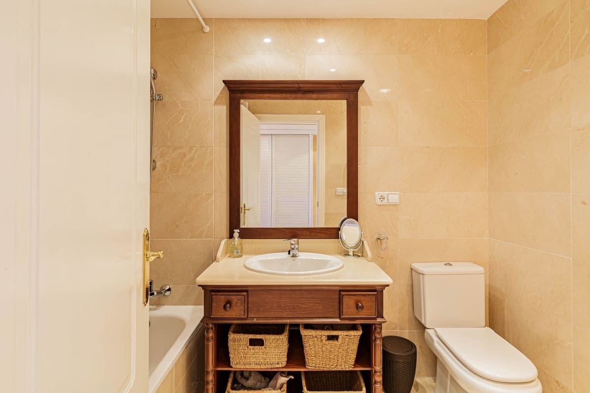 2 quarto Penthouse para venda em Los Arqueros com piscina garagem - 449 000 € (Ref: 9533244)