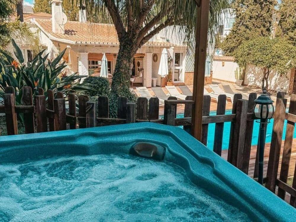 5 bedroom Villa for sale in Nueva Andalucia with pool - € 1,600,000 (Ref: 9543095)