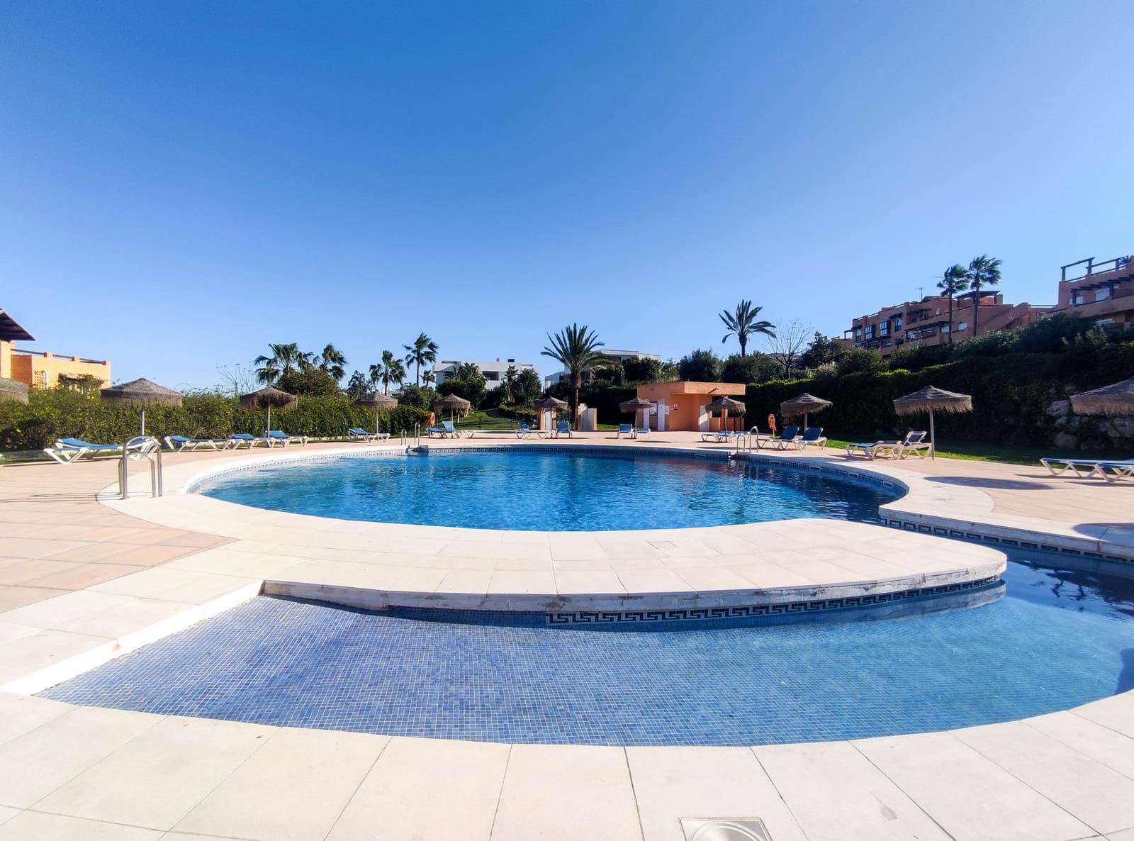 2 bedroom Penthouse for sale in Casares with pool garage - € 255,000 (Ref: 9543096)