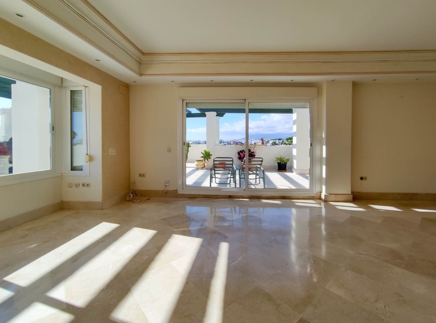 3 slaapkamer Penthouse te koop in Marbella met zwembad garage - € 999.000 (Ref: 9543097)