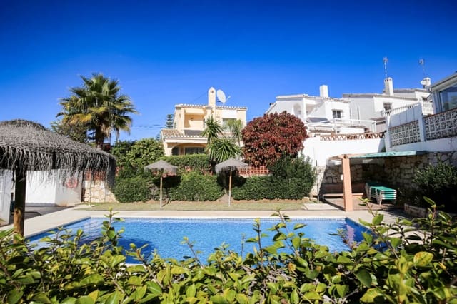 4 soveværelse Semi-Rækkehus til salg i Calahonda, Mijas med swimmingpool garage - € 530.000 (Ref: 9550851)