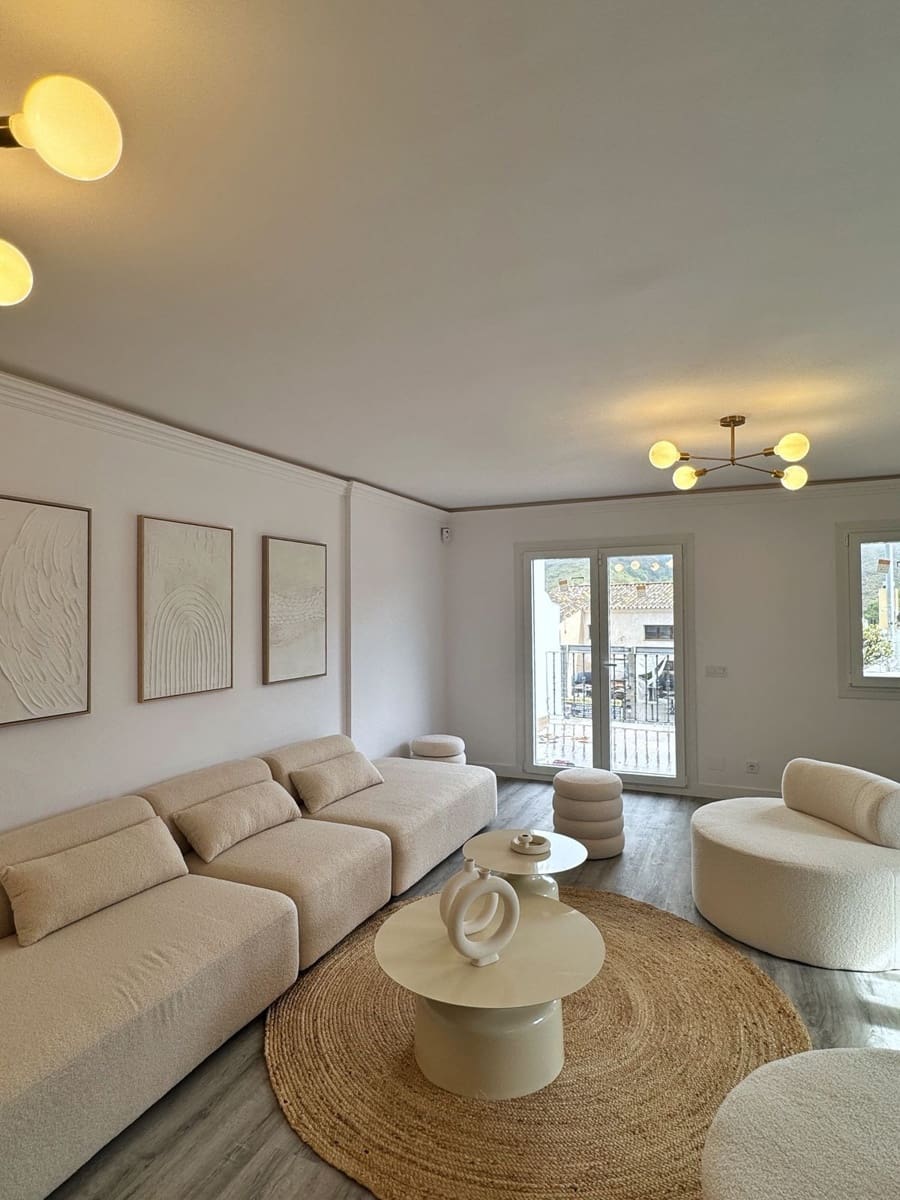 5 bedroom Apartment for sale in Benahavis - € 579,000 (Ref: 9554582)
