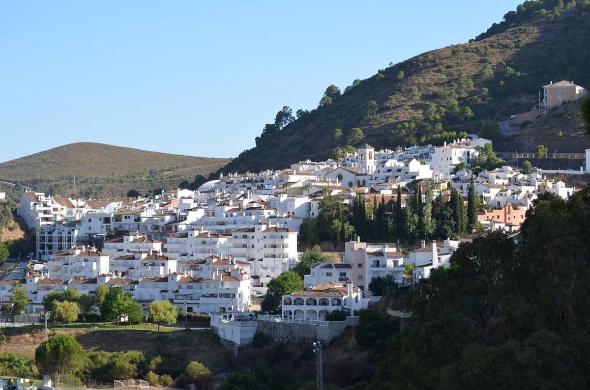 5 bedroom Apartment for sale in Benahavis - € 579,000 (Ref: 9554582)