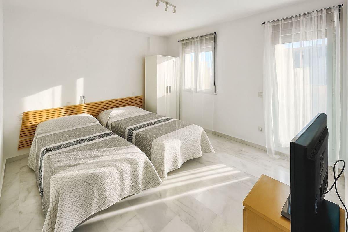 3 chambre Appartement à vendre à Riviera del Sol avec piscine garage - 420 000 € (Ref: 9554584)