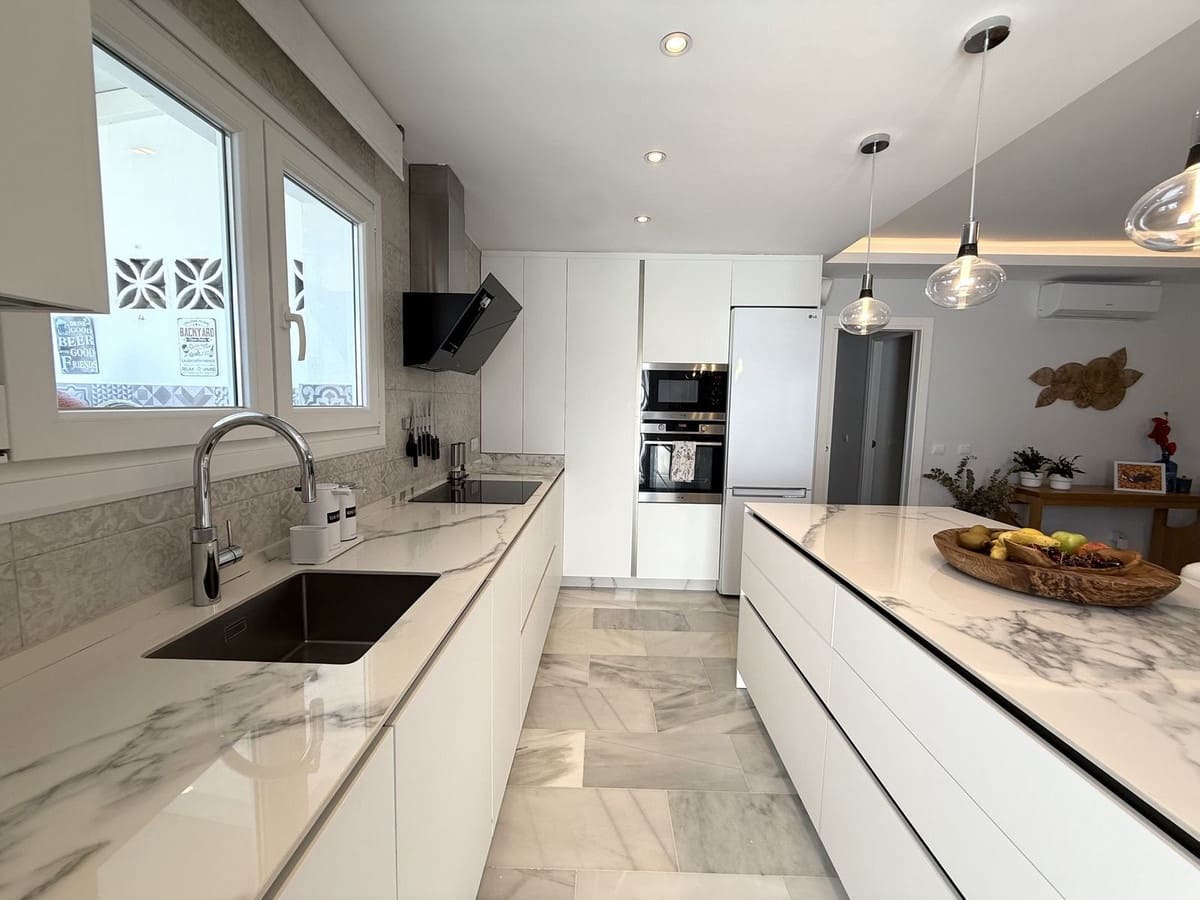 3 chambre Penthouse à vendre à Estepona avec garage - 489 500 € (Ref: 9554585)