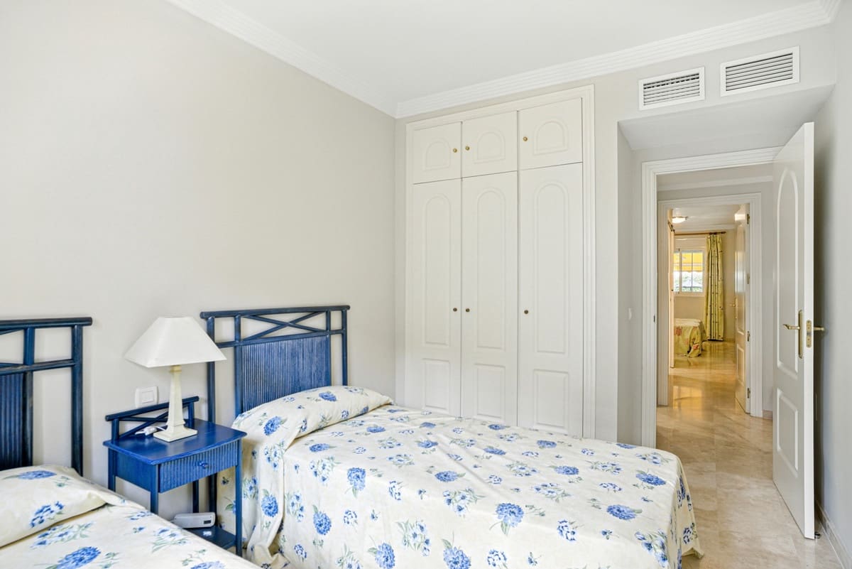 2 makuuhuone Huoneisto myytävänä paikassa Marbella mukana uima-altaan 
autotalli - 425 000 € (Ref: 9554586)