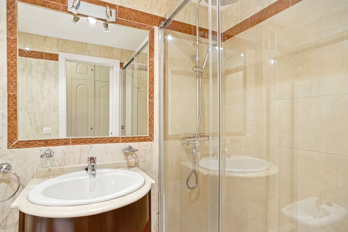 2 makuuhuone Huoneisto myytävänä paikassa Marbella mukana uima-altaan 
autotalli - 425 000 € (Ref: 9554586)