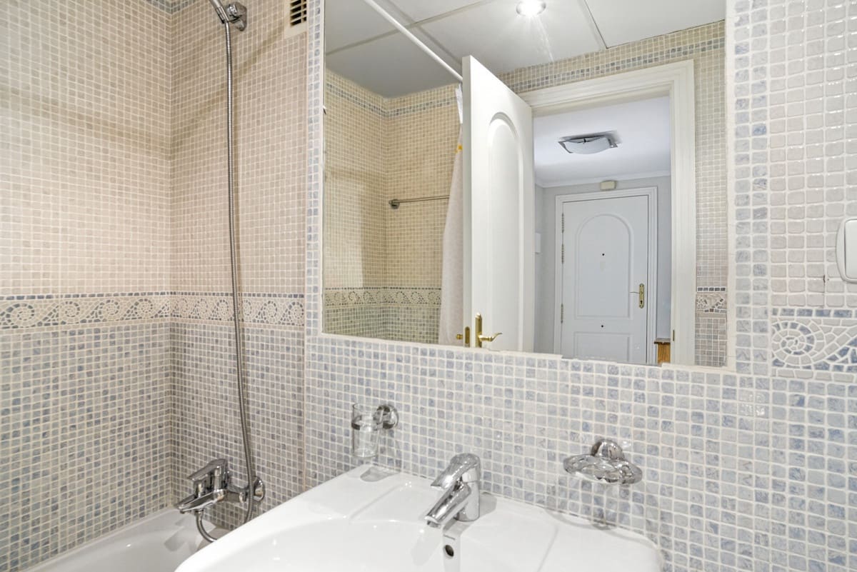 2 makuuhuone Huoneisto myytävänä paikassa Marbella mukana uima-altaan 
autotalli - 425 000 € (Ref: 9554586)