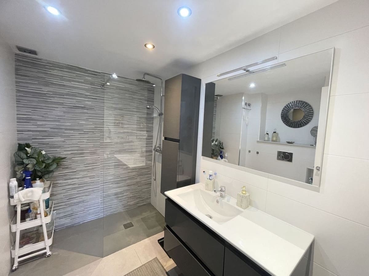 2 slaapkamer Appartement te koop in Mijas Costa met zwembad garage - € 360.000 (Ref: 9554590)