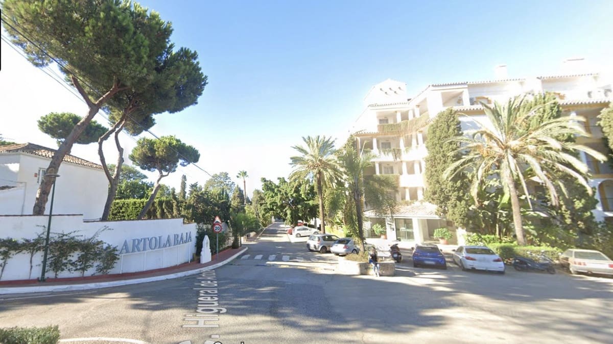 Apartamento de 2 habitaciones en Marbella en venta con piscina garaje - 358.000 € (Ref: 9554591)