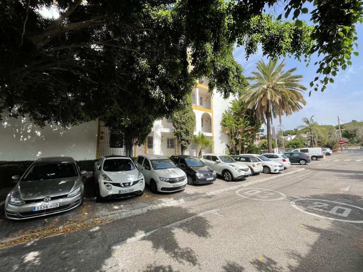 Apartamento de 2 habitaciones en Marbella en venta con piscina garaje - 358.000 € (Ref: 9554591)