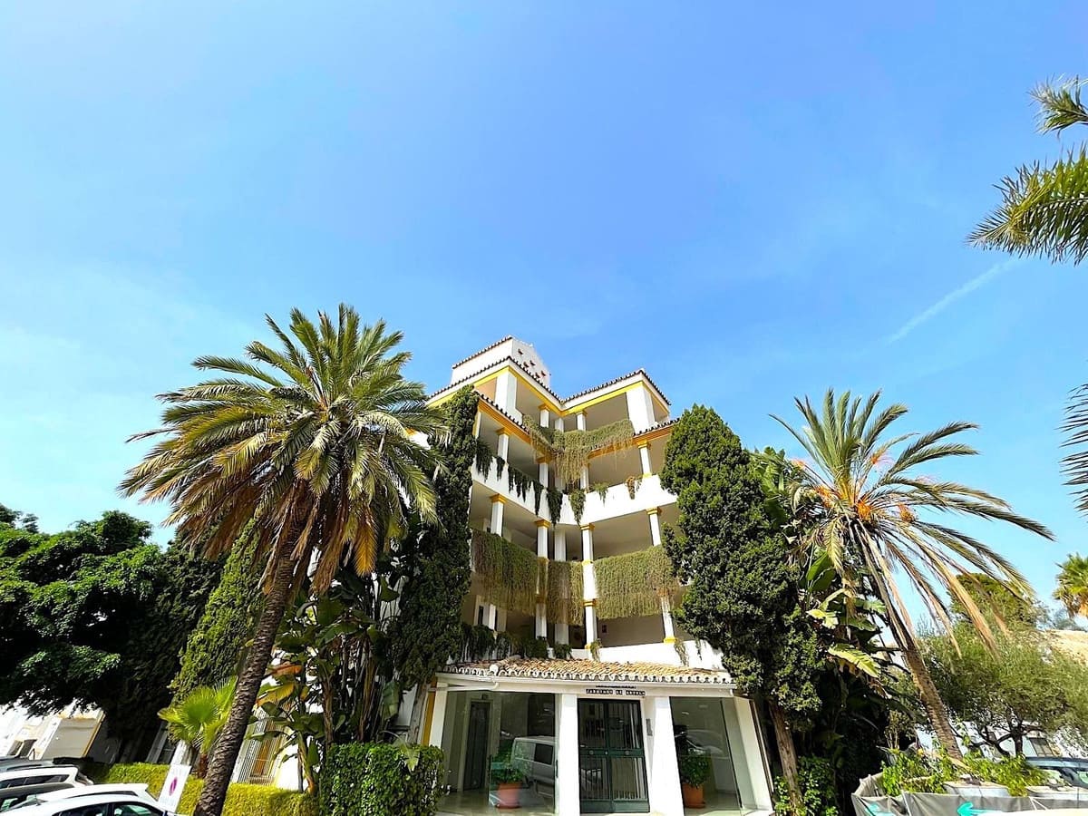2 soveværelse Lejlighed til salg i Marbella med swimmingpool garage - € 329.000 (Ref: 9554591)