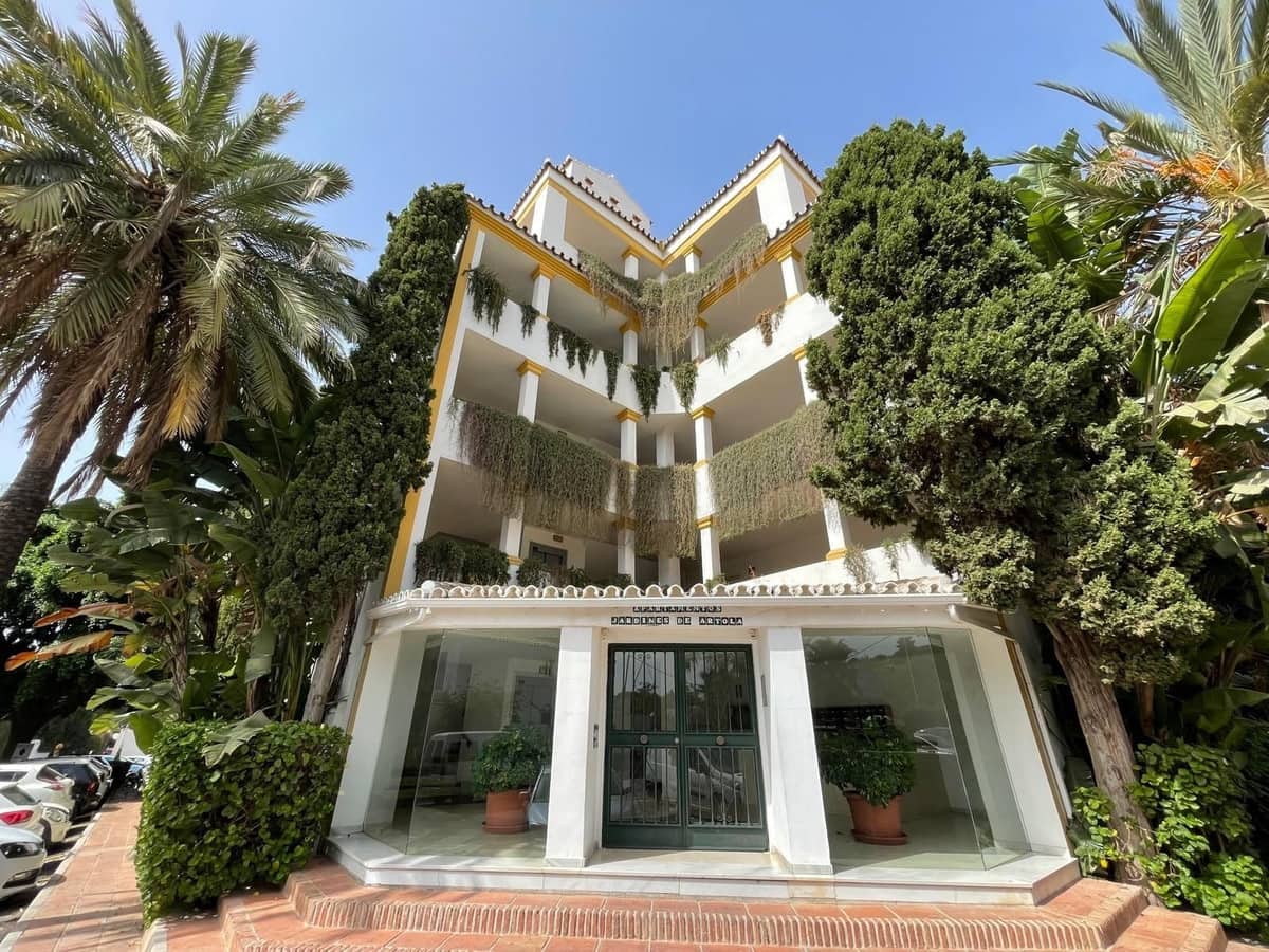 2 soveværelse Lejlighed til salg i Marbella med swimmingpool garage - € 329.000 (Ref: 9554591)