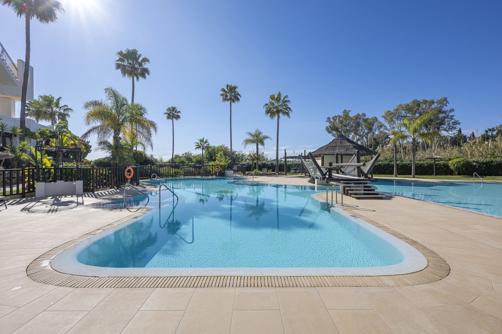3 sovrum Lägenhet till salu i Estepona med pool garage - 1 995 000 € (Ref: 9560941)