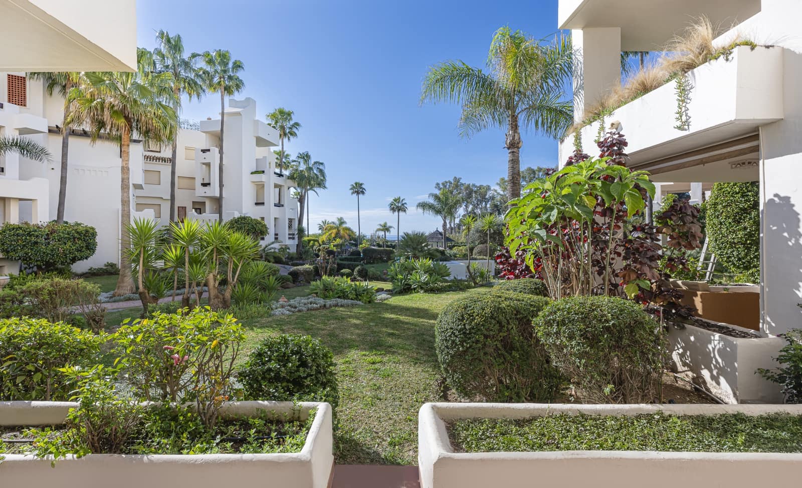 3 sovrum Lägenhet till salu i Estepona med pool garage - 1 995 000 € (Ref: 9560941)
