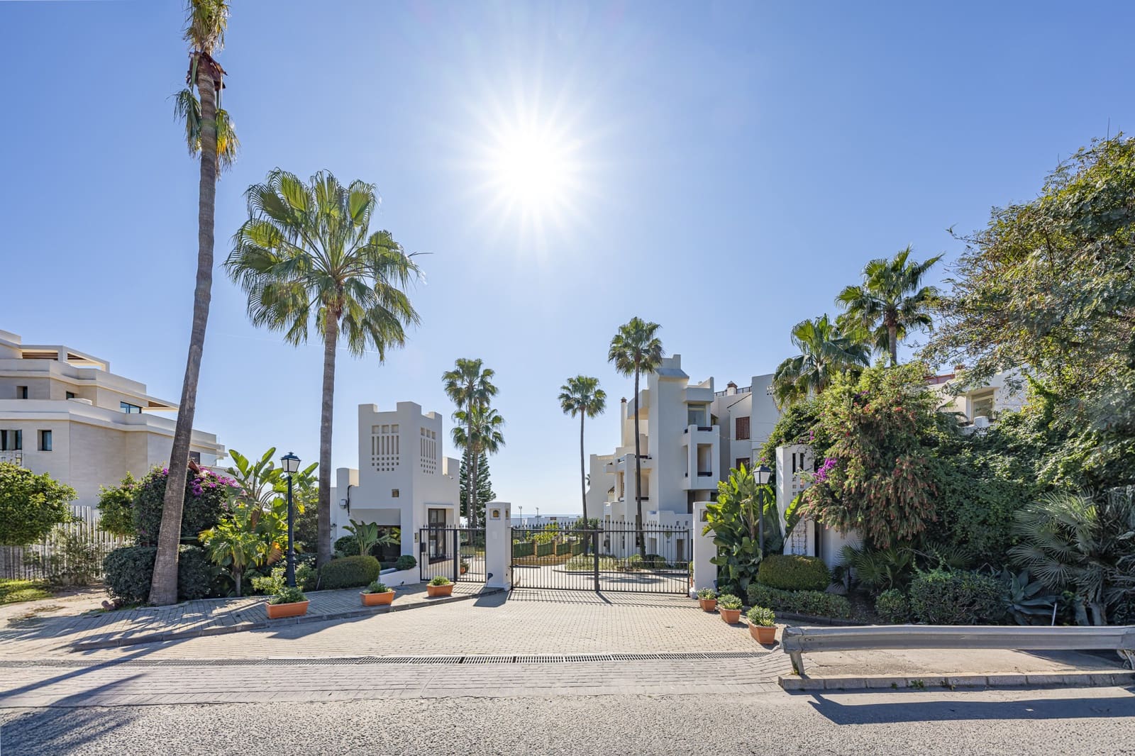 3 sovrum Lägenhet till salu i Estepona med pool garage - 1 995 000 € (Ref: 9560941)