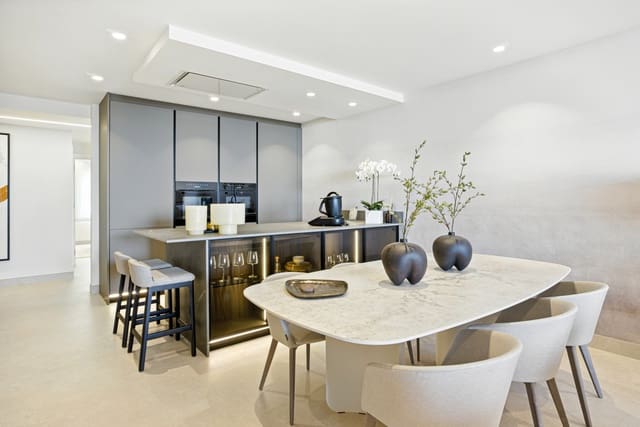 3 soverom Leilighet til salgs i Estepona med svømmebasseng garasje - € 2 350 000 (Ref: 9560944)