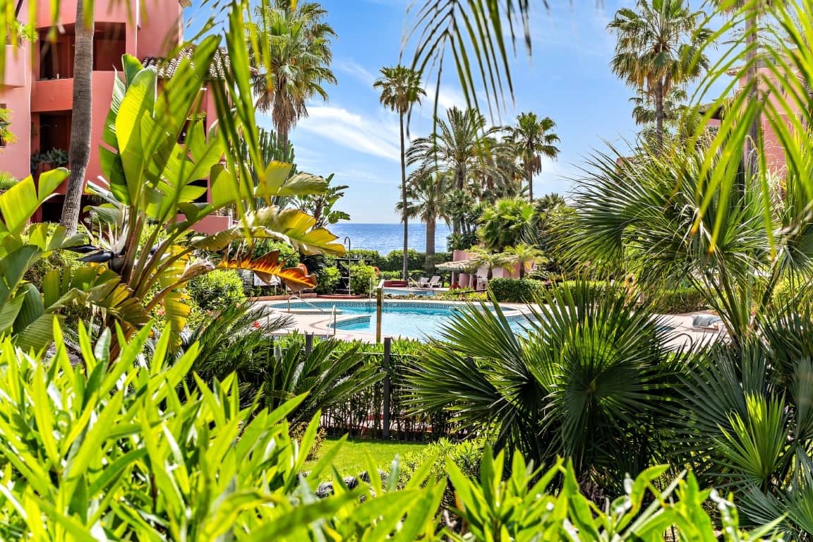 3 bedroom Apartment for sale in Estepona with pool garage - € 2,350,000 (Ref: 9560944)