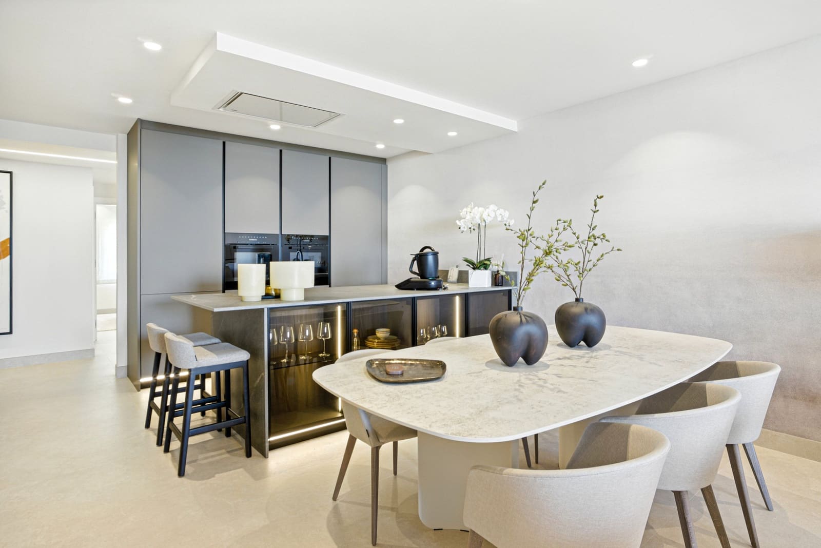 3 bedroom Apartment for sale in Estepona with pool garage - € 2,350,000 (Ref: 9560944)