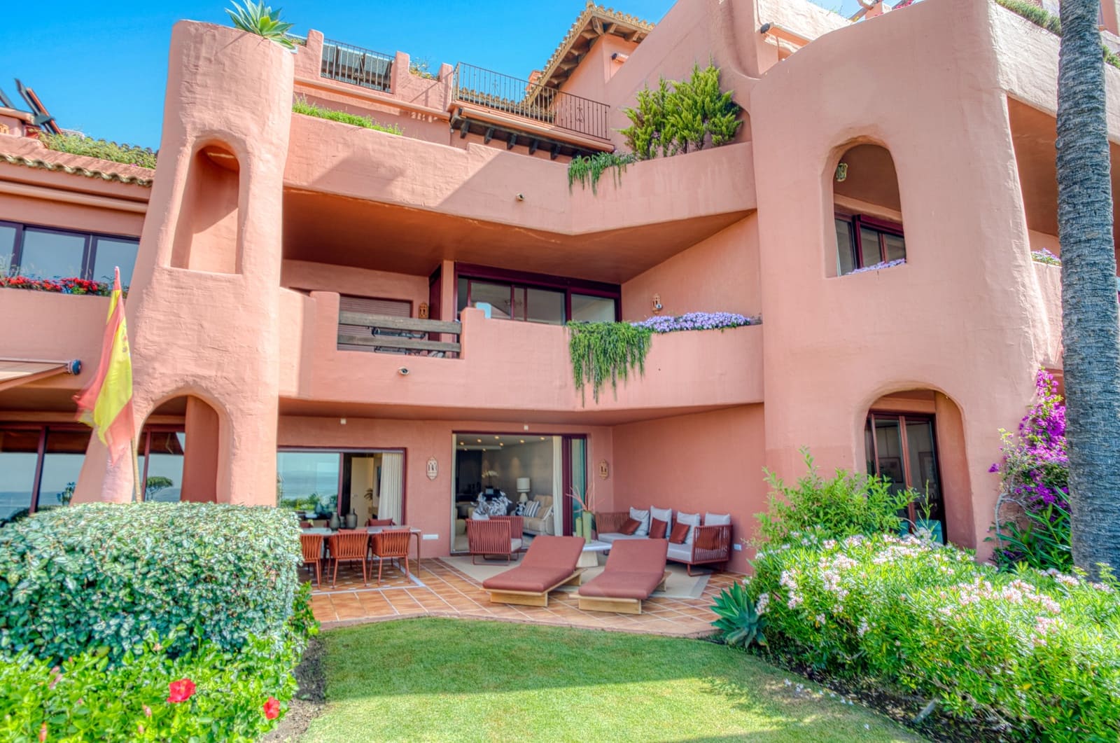 3 bedroom Apartment for sale in Estepona with pool garage - € 2,350,000 (Ref: 9560944)