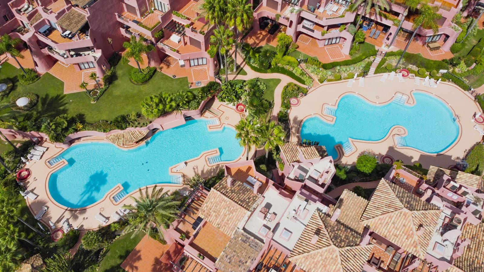3 bedroom Apartment for sale in Estepona with pool garage - € 2,350,000 (Ref: 9560944)