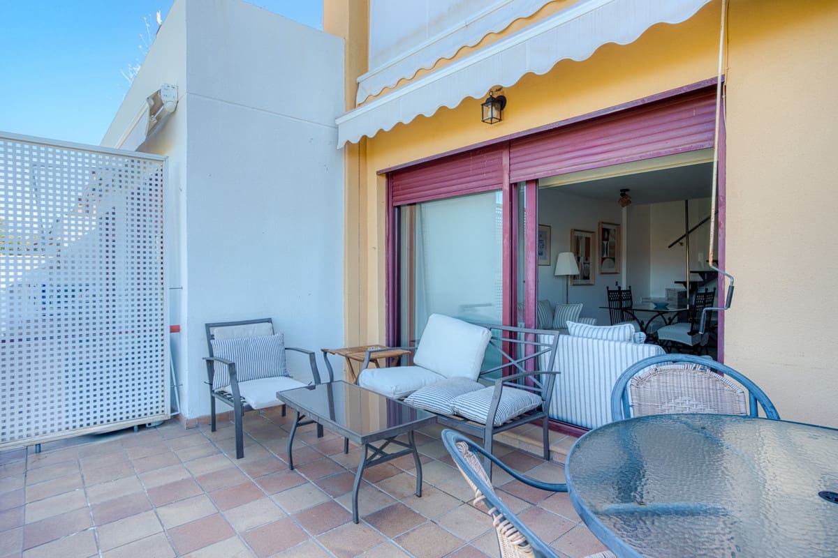 3 chambre Penthouse à vendre à Estepona avec piscine garage - 430 000 € (Ref: 9560947)