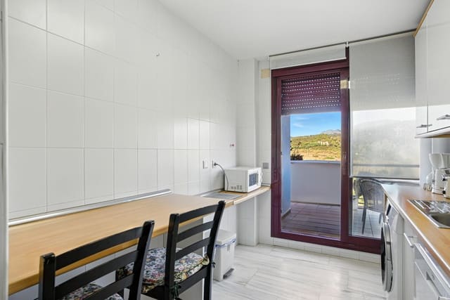 3 chambre Penthouse à vendre à Estepona avec piscine garage - 430 000 € (Ref: 9560947)