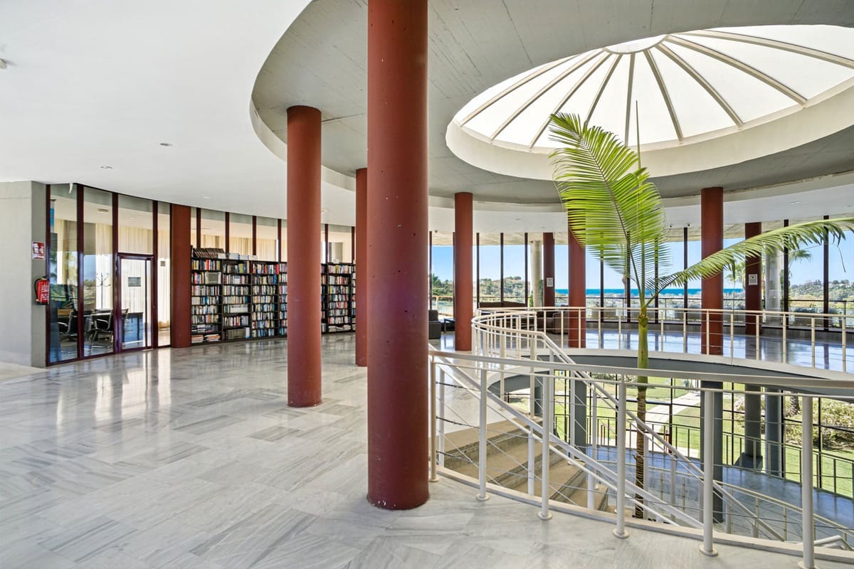 3 chambre Penthouse à vendre à Estepona avec piscine garage - 430 000 € (Ref: 9560947)