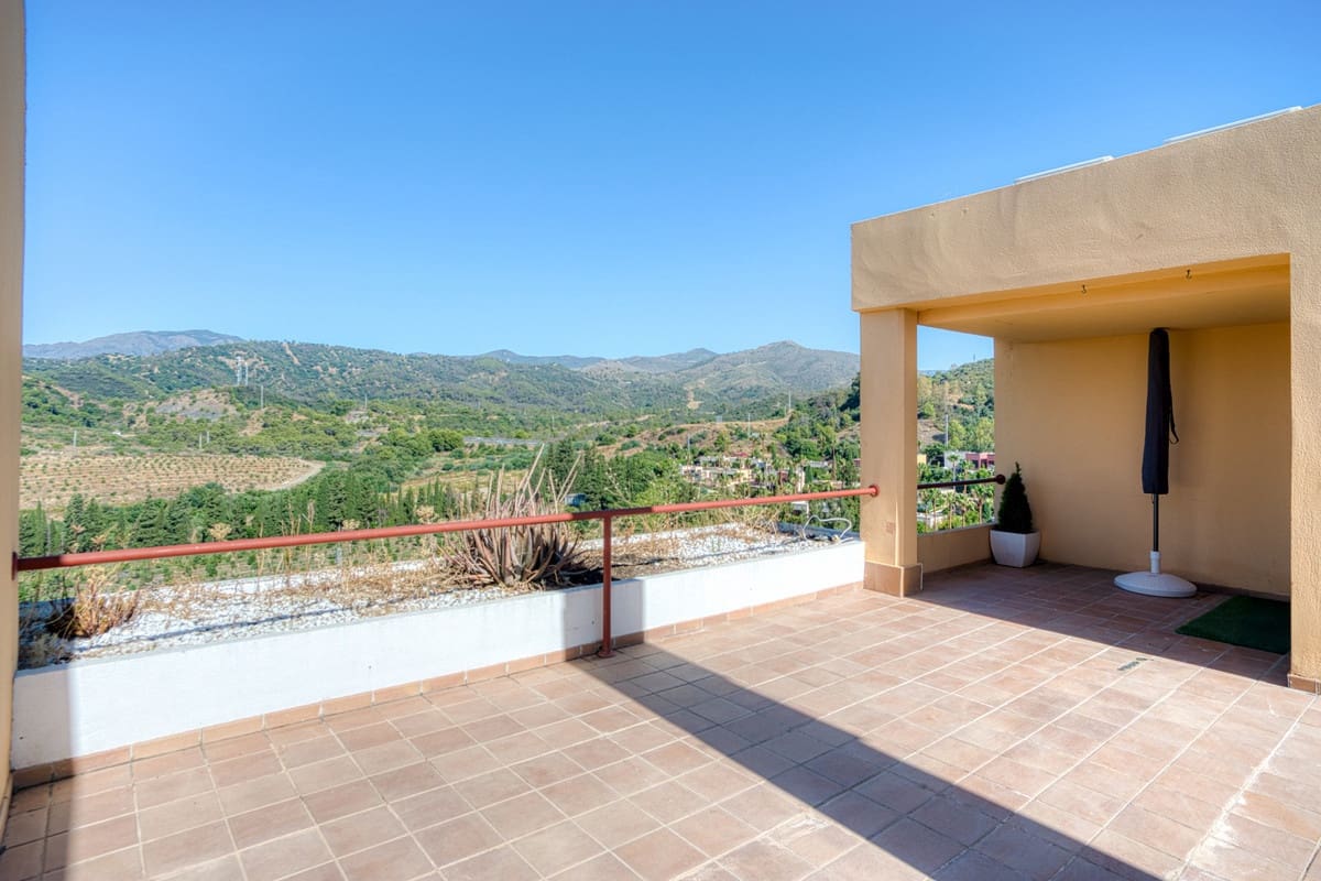 3 chambre Penthouse à vendre à Estepona avec piscine garage - 430 000 € (Ref: 9560947)