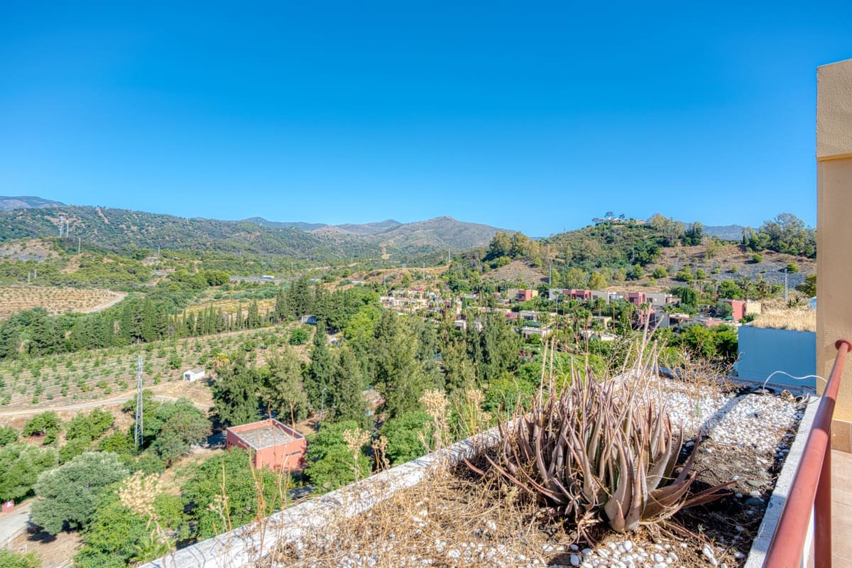 3 chambre Penthouse à vendre à Estepona avec piscine garage - 430 000 € (Ref: 9560947)