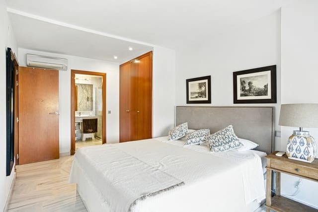 3 quarto Penthouse para venda em Estepona com piscina garagem - 430 000 € (Ref: 9560947)