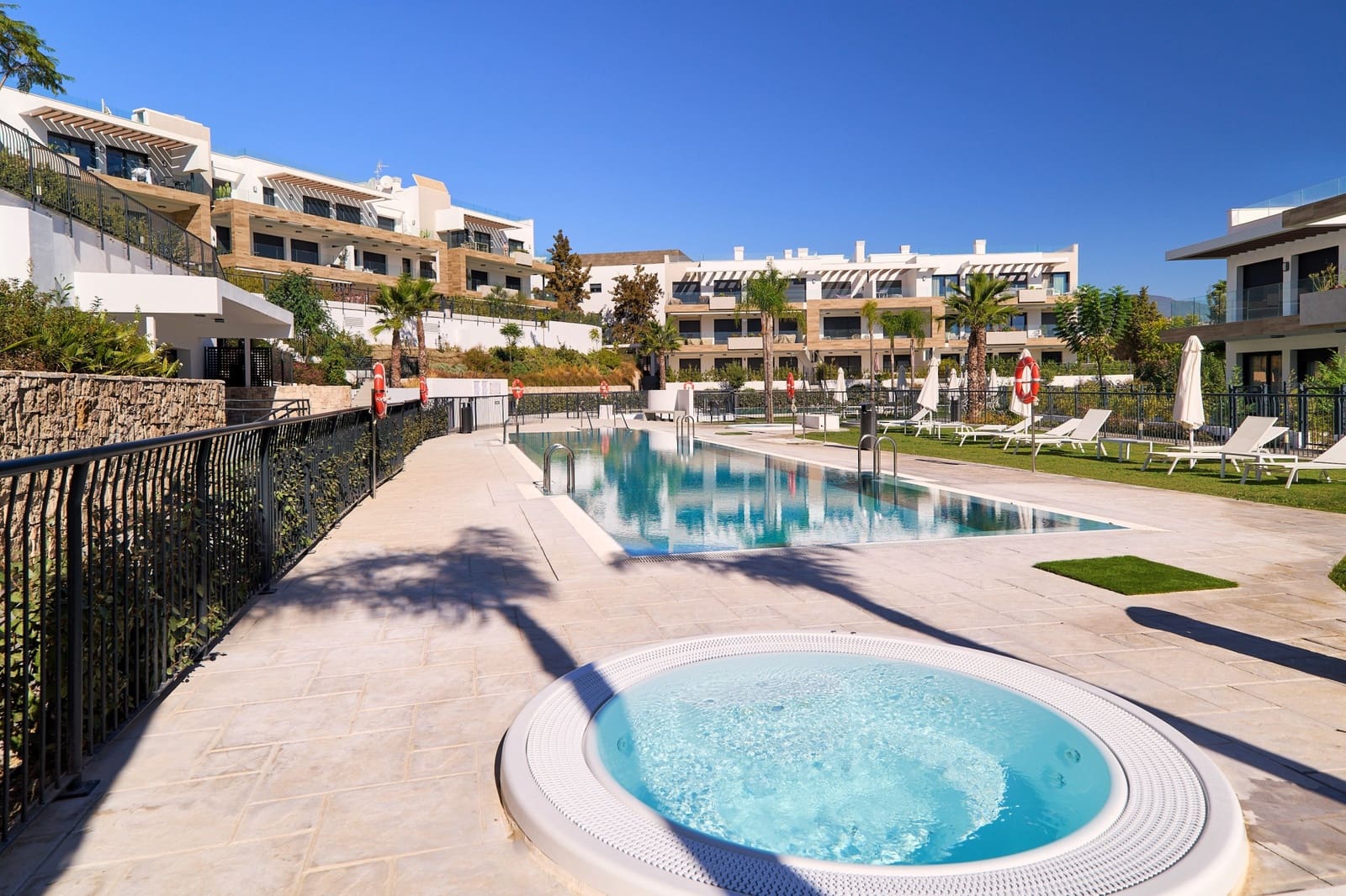 3 bedroom Apartment for sale in Estepona with pool garage - € 767,000 (Ref: 9564370)