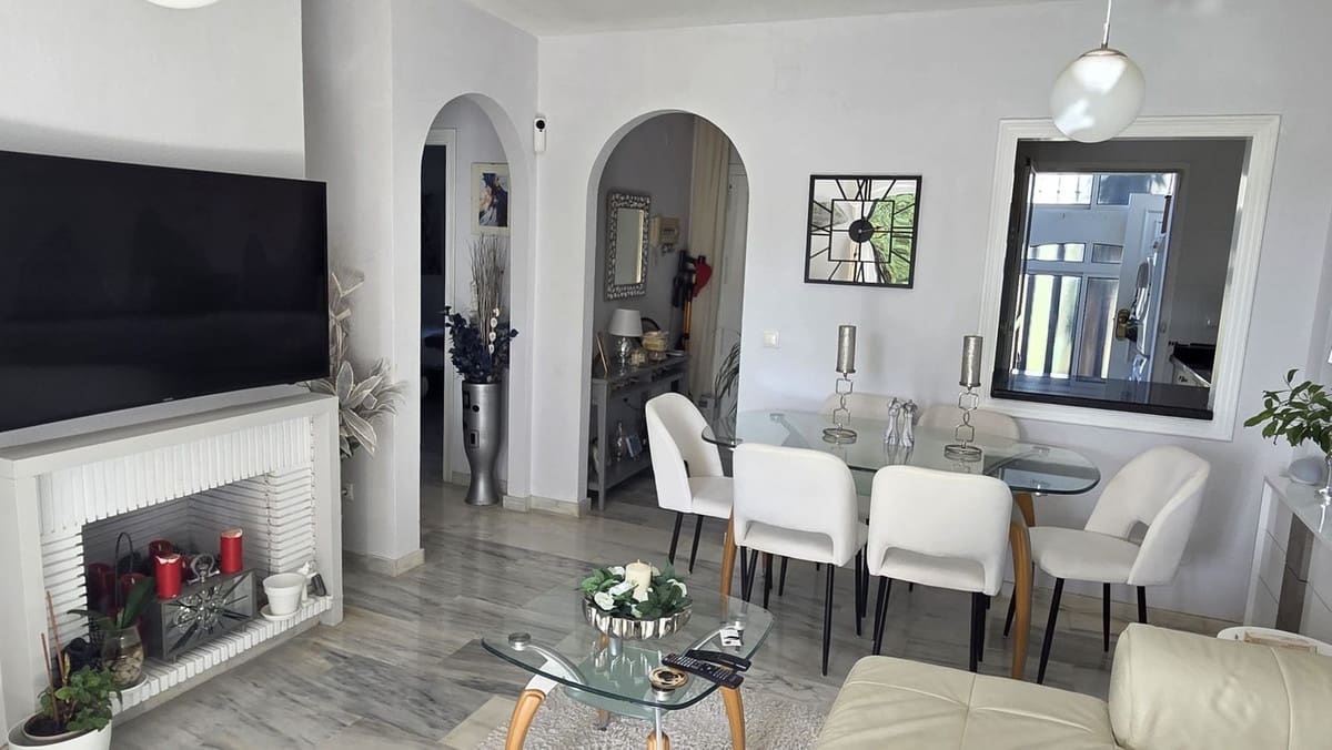 2 bedroom Apartment for sale in Riviera del Sol with pool - € 325,000 (Ref: 9564371)