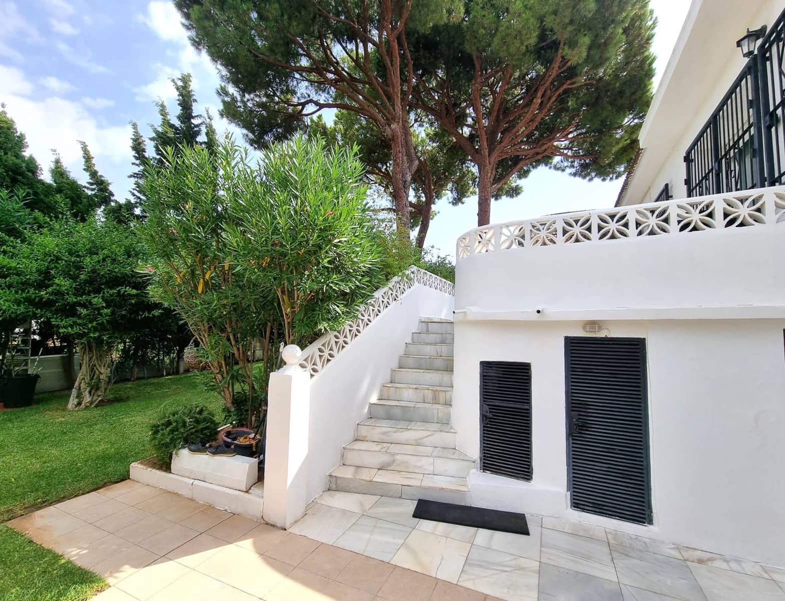3 bedroom Villa for sale in Calahonda with pool garage - € 1,200,000 (Ref: 9581589)