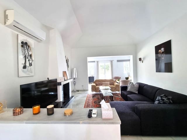 3 sypialnia Willa na sprzedaż w Calahonda, Mijas z basenem garażem - 1 200 000 € (Ref: 9581589)
