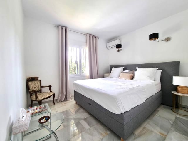 3 sypialnia Willa na sprzedaż w Calahonda, Mijas z basenem garażem - 1 200 000 € (Ref: 9581589)