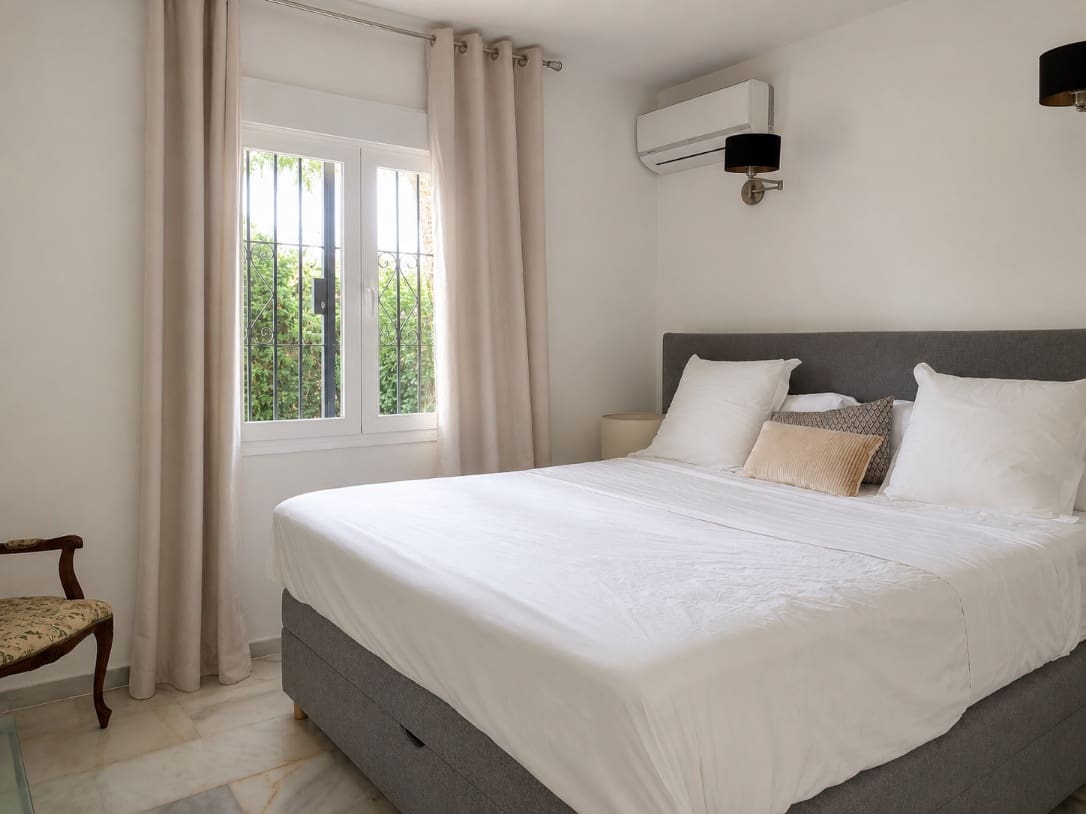 3 bedroom Villa for sale in Calahonda with pool garage - € 1,100,000 (Ref: 9581589)