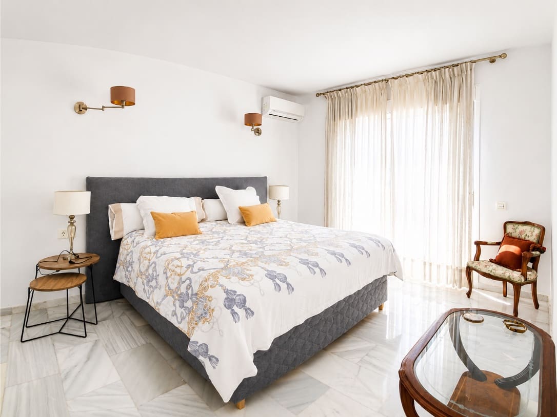 3 bedroom Villa for sale in Calahonda with pool garage - € 1,100,000 (Ref: 9581589)