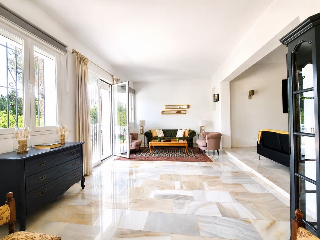 3 bedroom Villa for sale in Calahonda with pool garage - € 1,100,000 (Ref: 9581589)