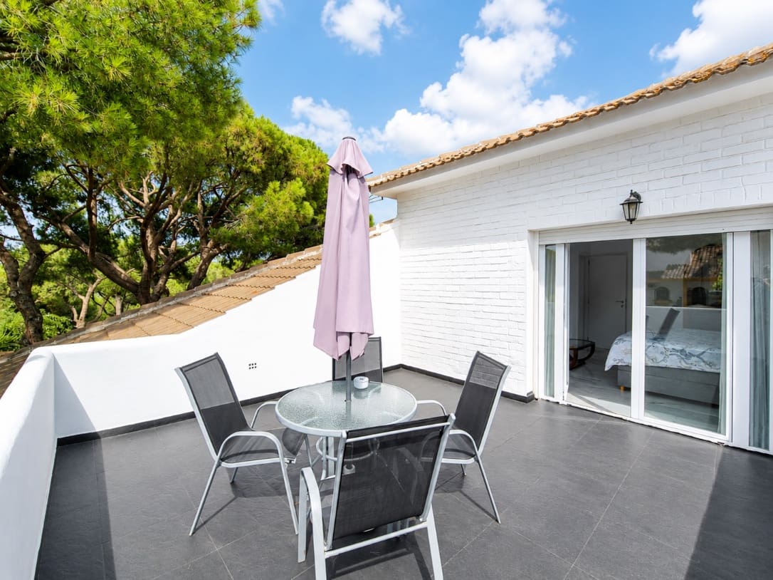 3 bedroom Villa for sale in Calahonda with pool garage - € 1,100,000 (Ref: 9581589)