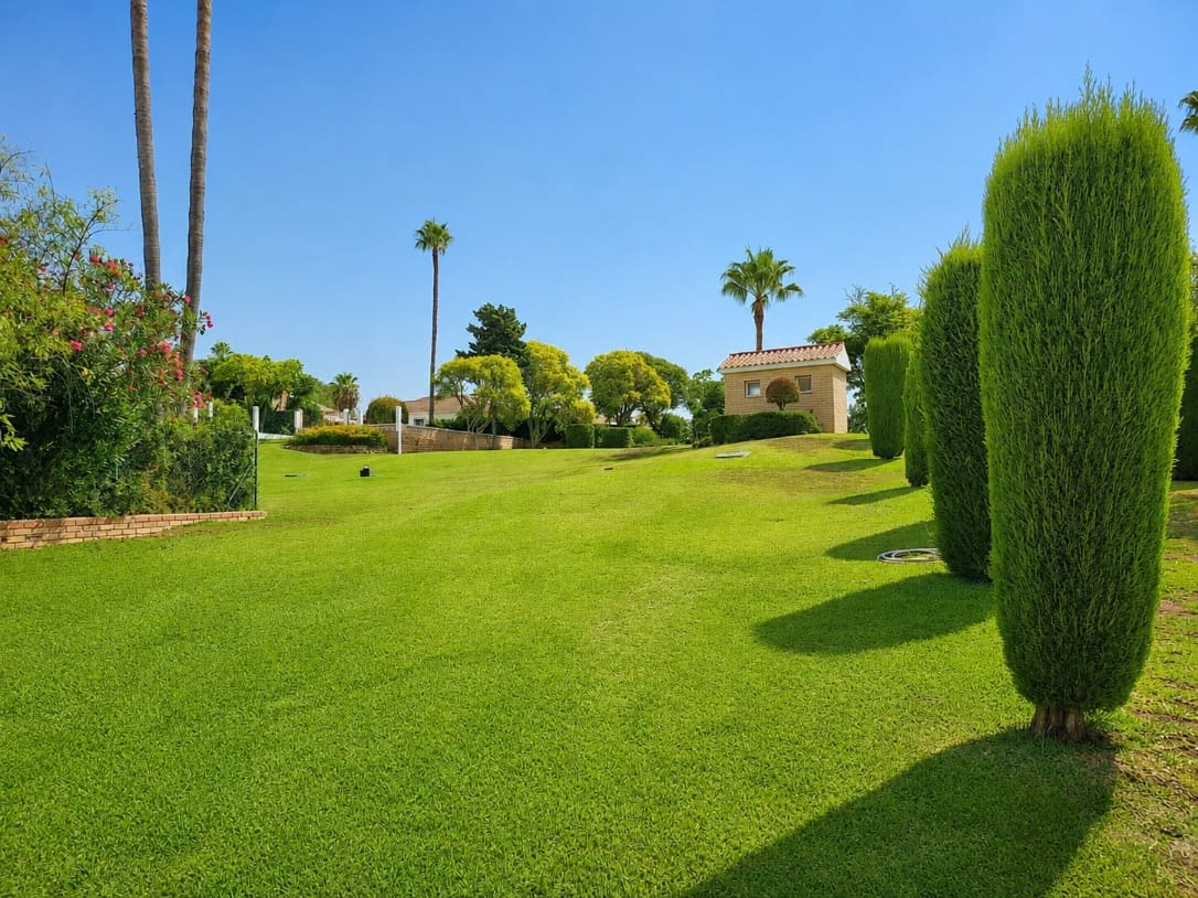 3 bedroom Villa for sale in Calahonda with pool garage - € 1,100,000 (Ref: 9581589)