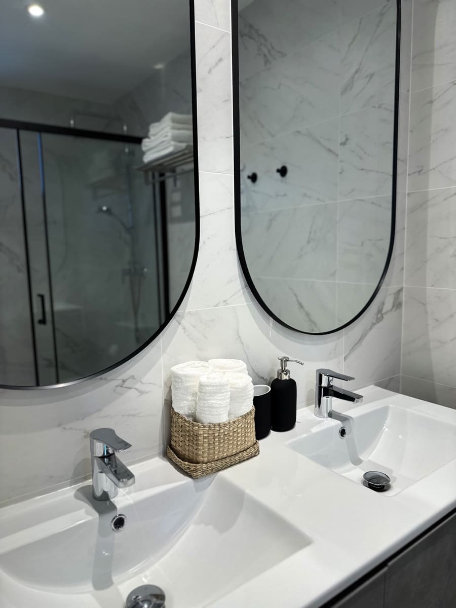 Apartamento de 2 habitaciones en Estepona en venta con piscina garaje - 575.000 € (Ref: 9581605)