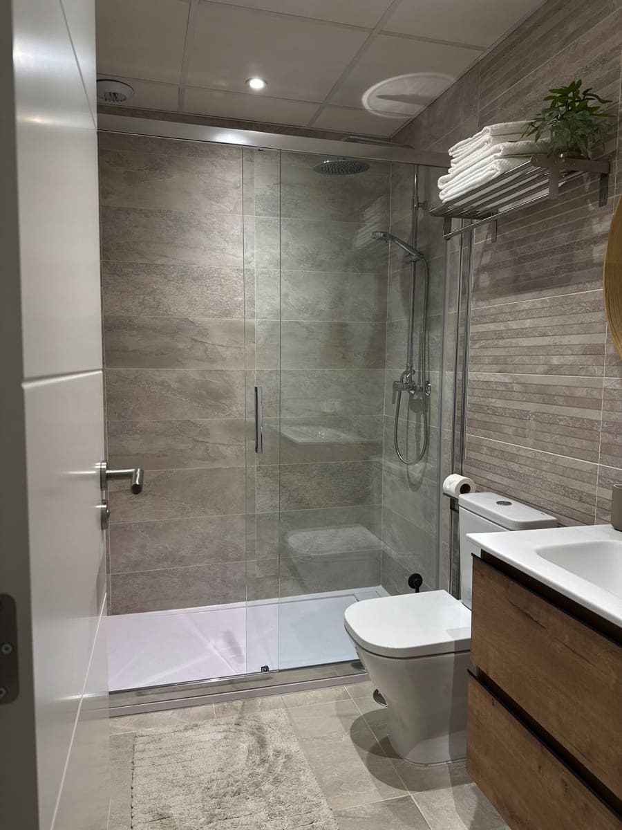 Apartamento de 2 habitaciones en Estepona en venta con piscina garaje - 575.000 € (Ref: 9581605)