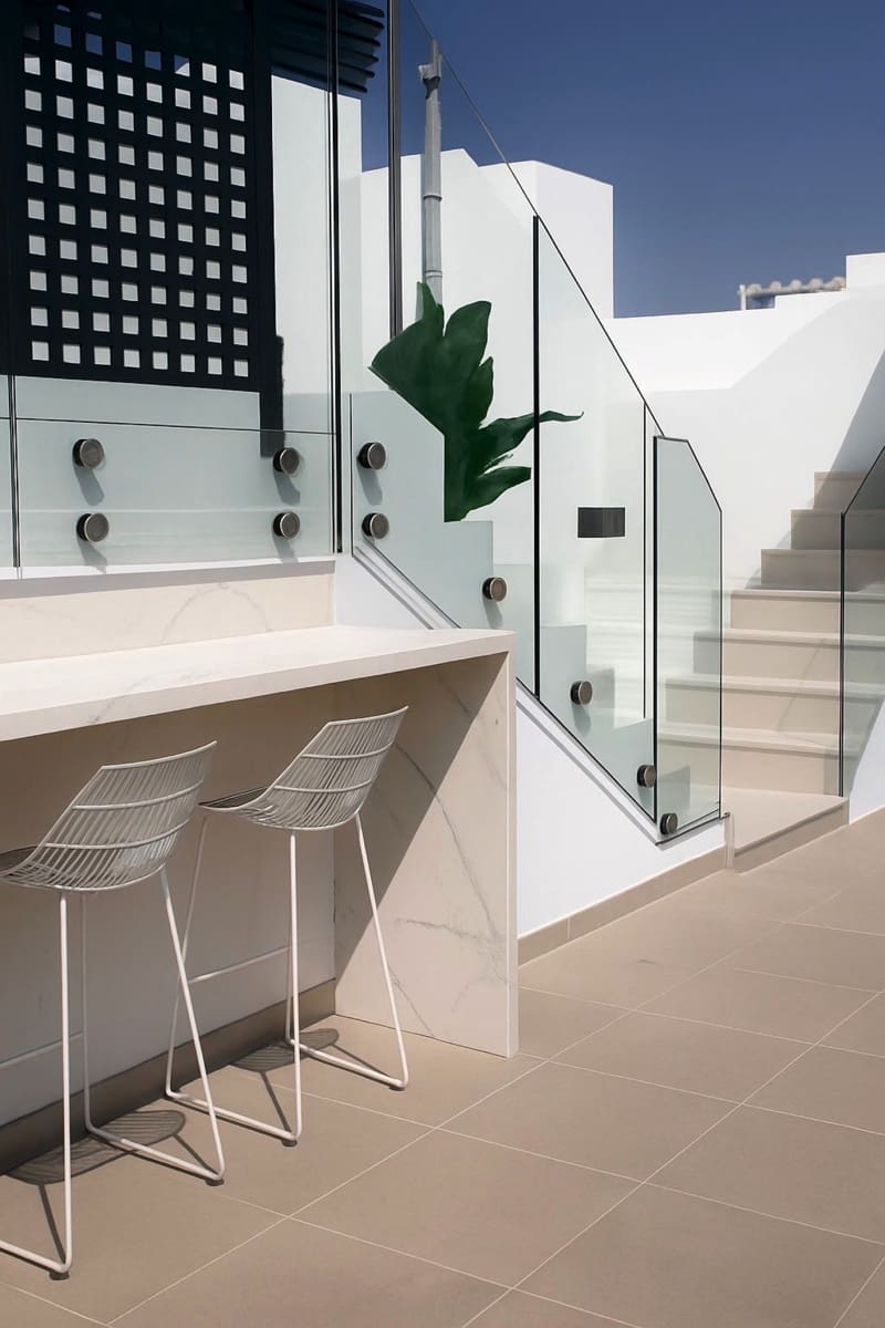 Apartamento de 2 habitaciones en Estepona en venta con piscina garaje - 575.000 € (Ref: 9581605)