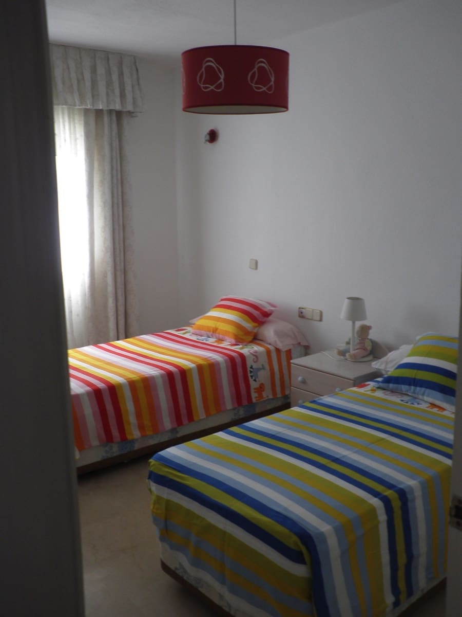 5 makuuhuone Omakotitalo myytävänä paikassa New Golden Mile mukana uima-altaan - 435 000 € (Ref: 9581606)