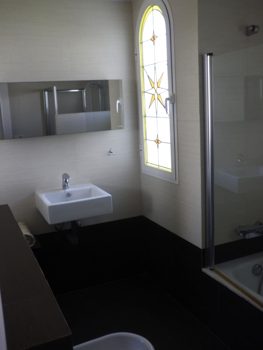 5 makuuhuone Omakotitalo myytävänä paikassa New Golden Mile mukana uima-altaan - 435 000 € (Ref: 9581606)