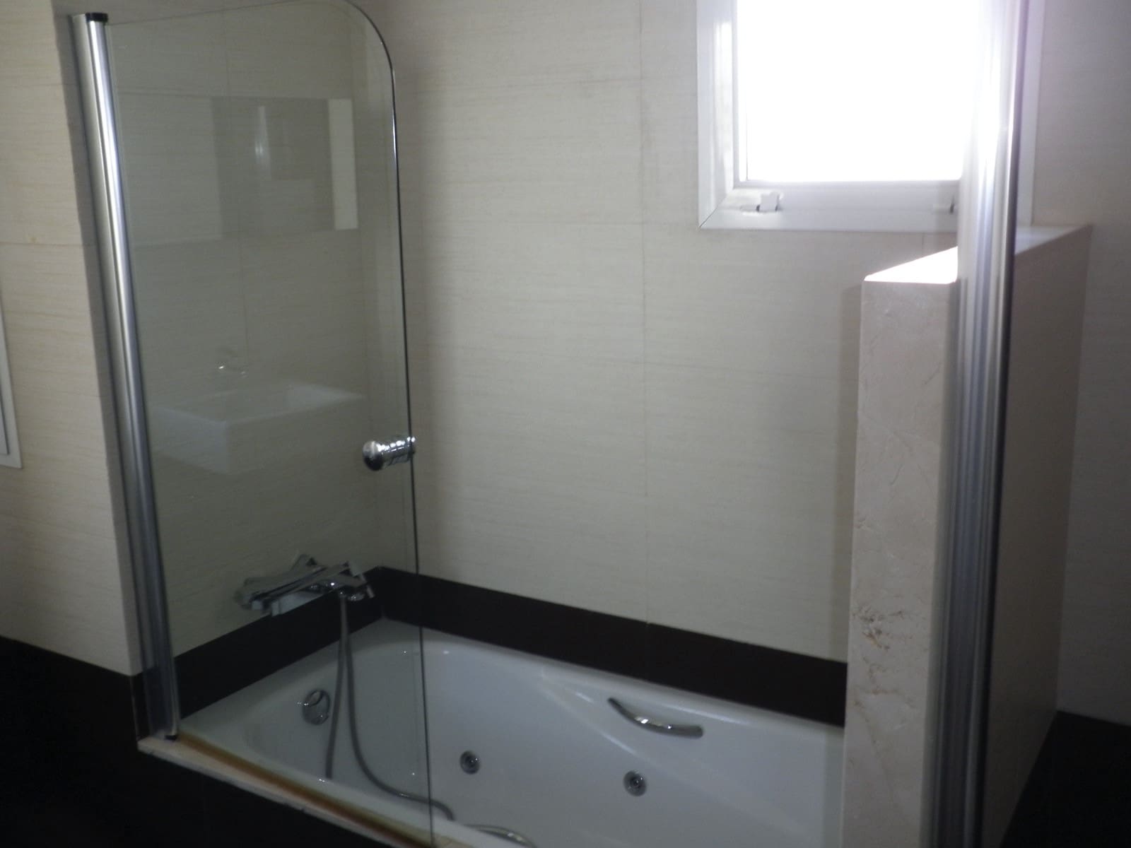 5 makuuhuone Omakotitalo myytävänä paikassa New Golden Mile mukana uima-altaan - 435 000 € (Ref: 9581606)