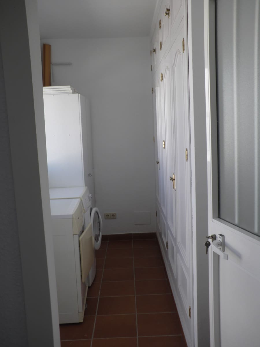 5 makuuhuone Omakotitalo myytävänä paikassa New Golden Mile mukana uima-altaan - 435 000 € (Ref: 9581606)