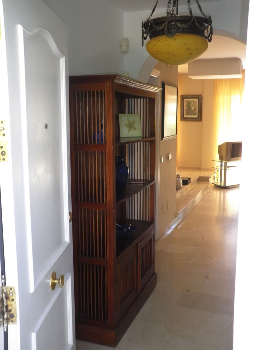 5 makuuhuone Omakotitalo myytävänä paikassa New Golden Mile mukana uima-altaan - 435 000 € (Ref: 9581606)