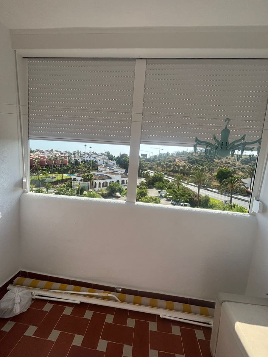 Apartamento de 2 habitaciones en Estepona en venta con piscina garaje - 333.000 € (Ref: 9581608)